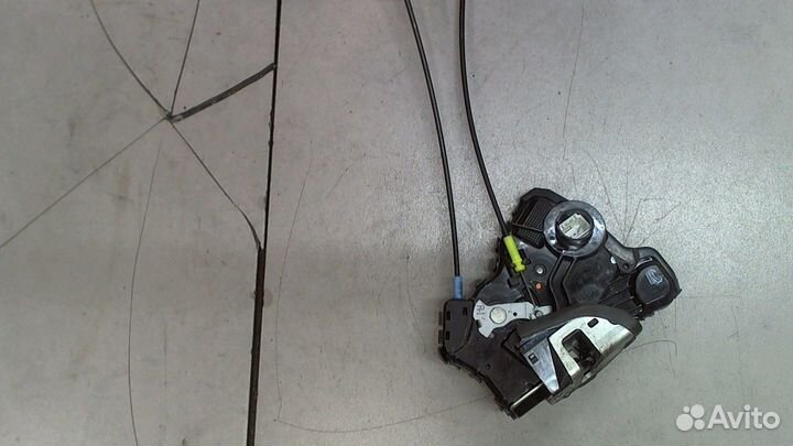 Замок двери Toyota Venza, 2011