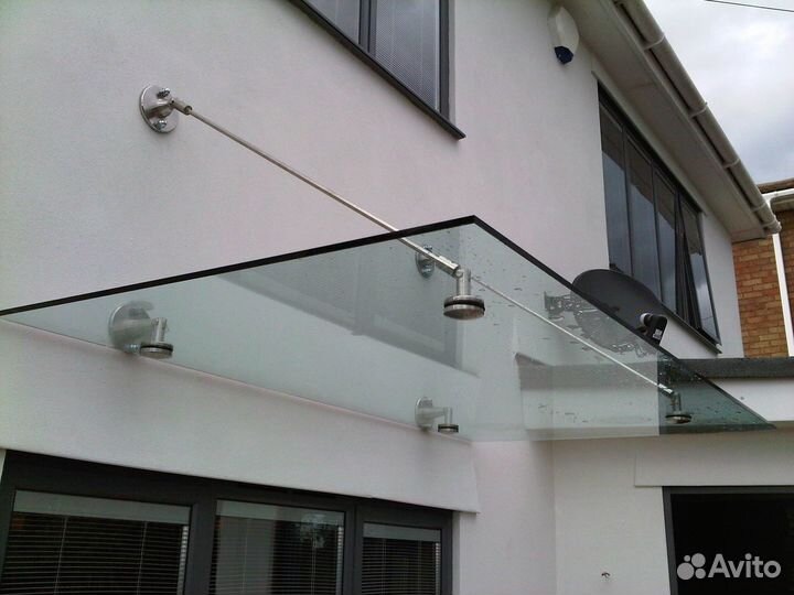 Изготовление и монтаж стеклянных козырьков