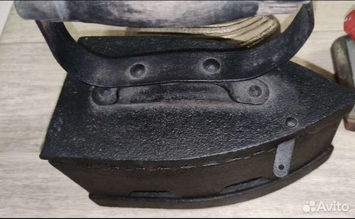 Коллекция старинных утюгов