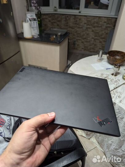 Продаю ноутбук ThinkPad X1 Carbon Gen 9