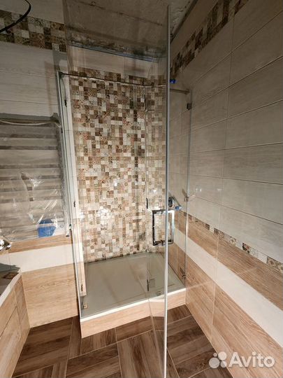 Стеклянная душевая перегородка