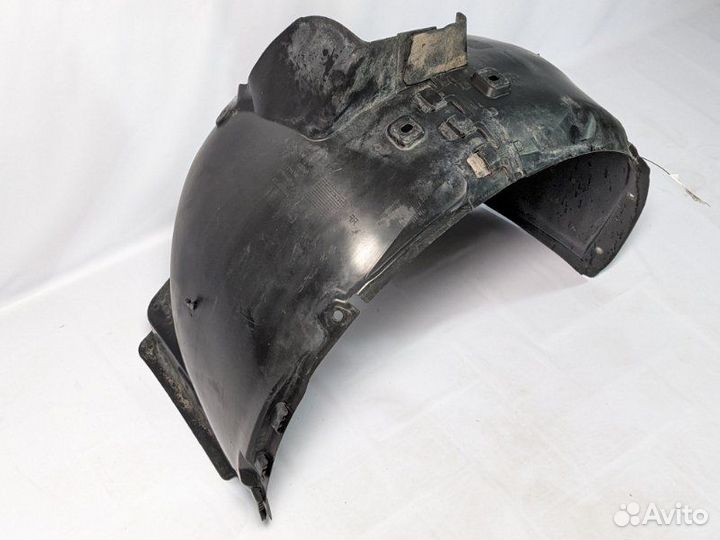 Локер подкрылок передний правый Opel Astra J седан