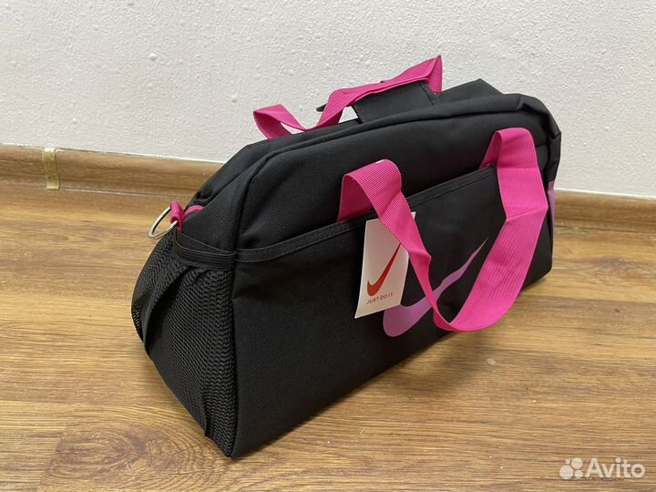 Сумка спортивная Nike, чёрно-розовая