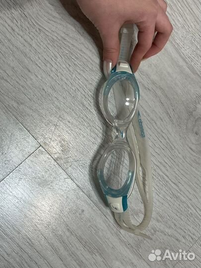 Очки для плавания и шапочка для плавания