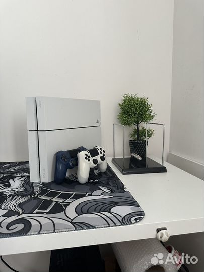 PS4 + 130 игр + 2 геймпада