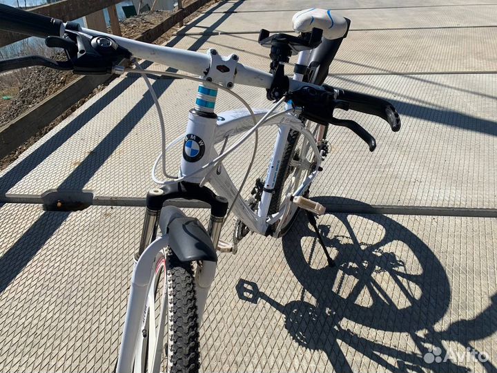 Велосипед на литых дисках 26 колеса