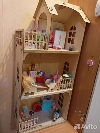 Кукольный домик с мебелью