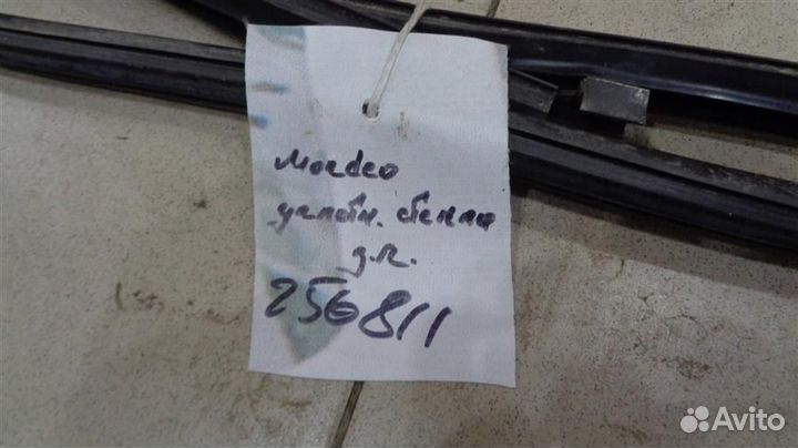 Уплотнитель стекла двери задней правой Ford Monde
