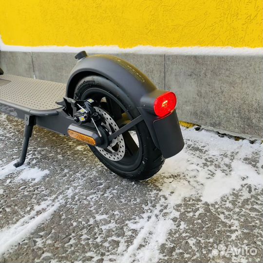 Электросамокат Xiaomi Mi Electric Scooter Essentia