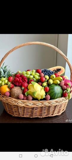 Фруктовая корзина, финики с грецким орехом