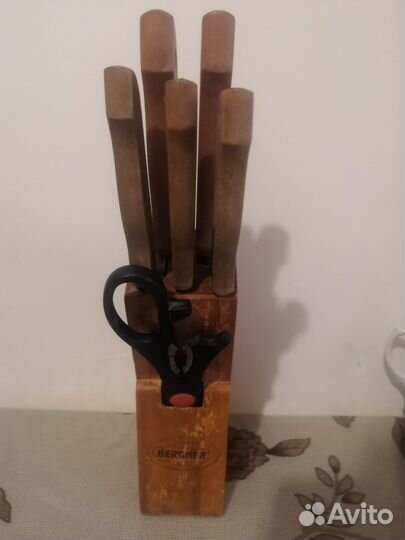 Набор кухонных ножей с подставкой