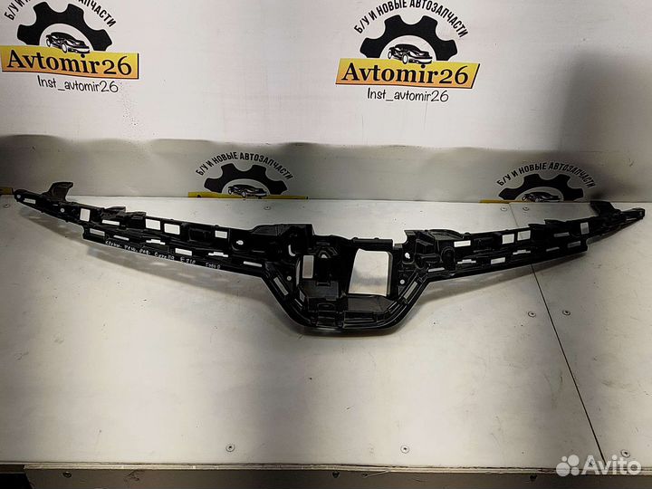 Кронштейн решетки радиатора Toyota Corolla E210