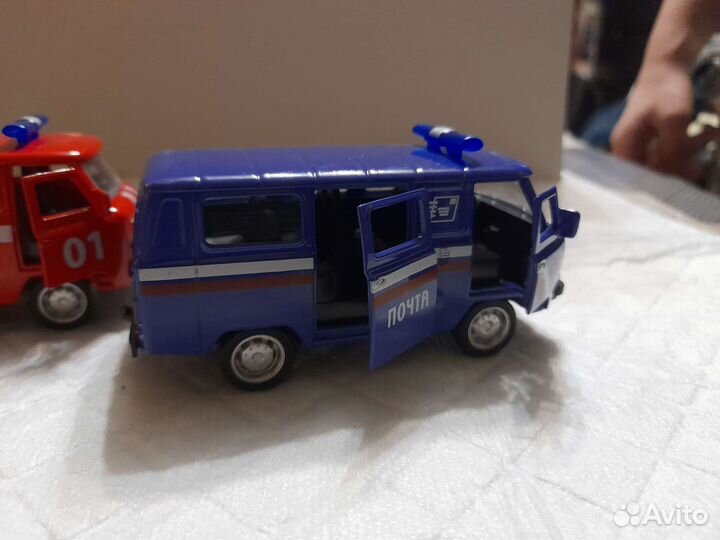 Игрушка машинки уазики