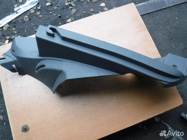 Направляющая шторки багажника Focus 2 рест