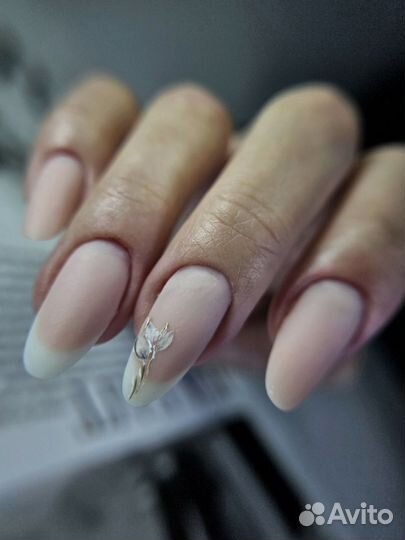 Бесплатно Модель на маникюр, и покрытие