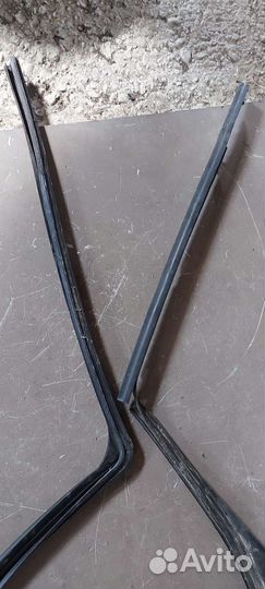 Уплотнитель заднего стекла Peugeot 308