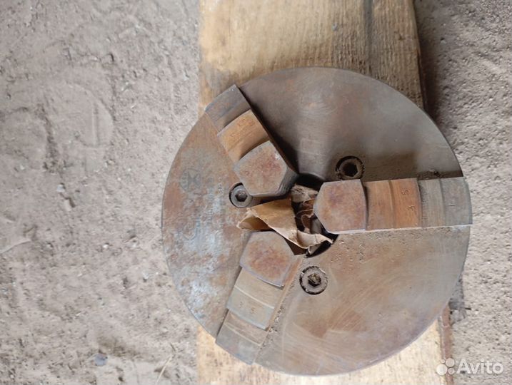 Токарный патрон 3 х кулачковый 200мм