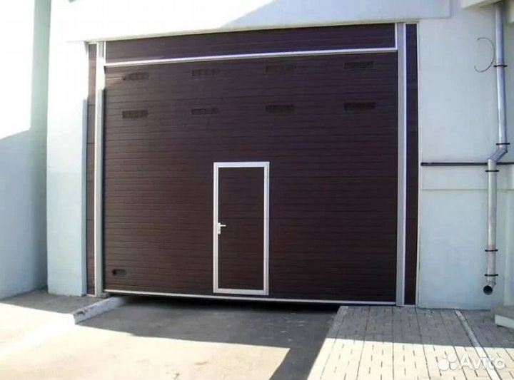 Промышленные секционные ворота Дорхан