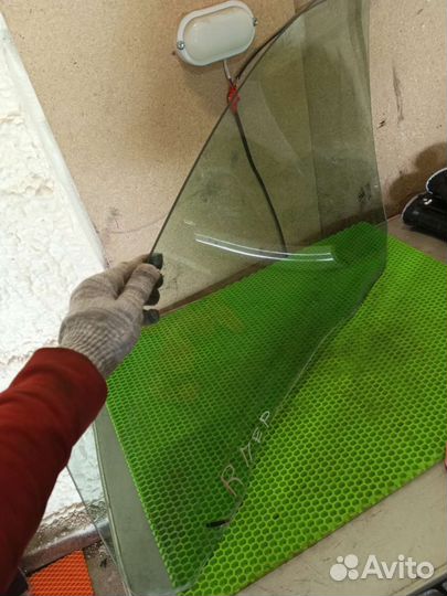 Переднее правое стекло ford focus 2