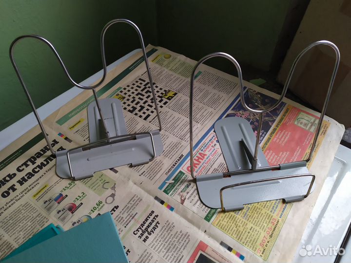 Счеты и подставки для книг СССР ученические