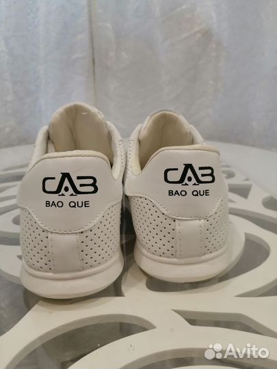 Кроссовки женские