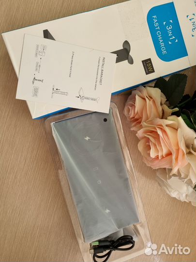 Подставка для наушников с беспроводной зарядкой