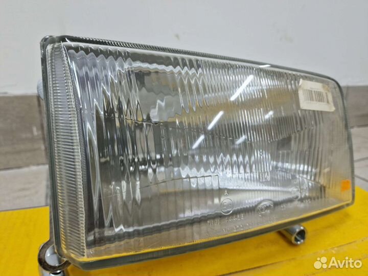 Передняя правая новая Hella фара VW Transporter T4