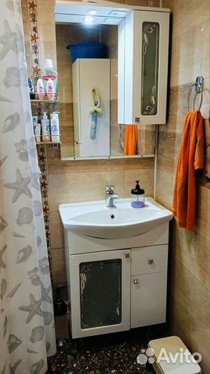 Тумба для ванной с раковиной и зеркалом