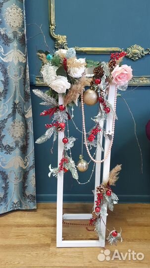 Продаются деревянные стойки с цветами