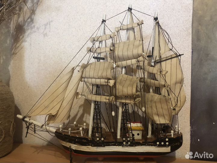 Модель корабля из дерева