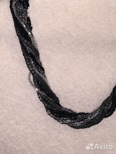 Витое колье серебристо-черное из бисера
