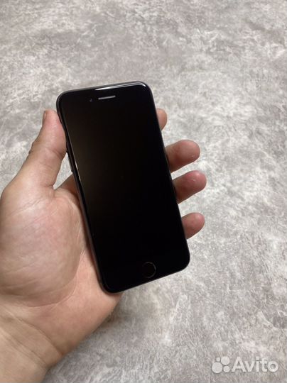 iPhone 8, 64 ГБ