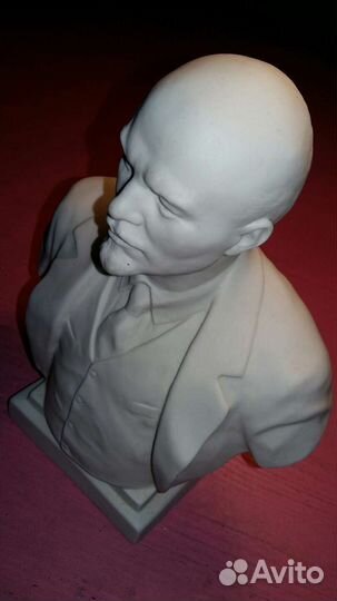 Бюст В.И.Ленина