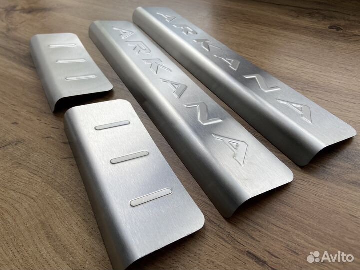 Оригинальные накладки на пороги Renault Arkana