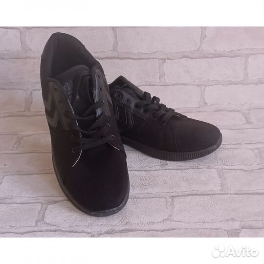Кроссовки мужские 43 новые