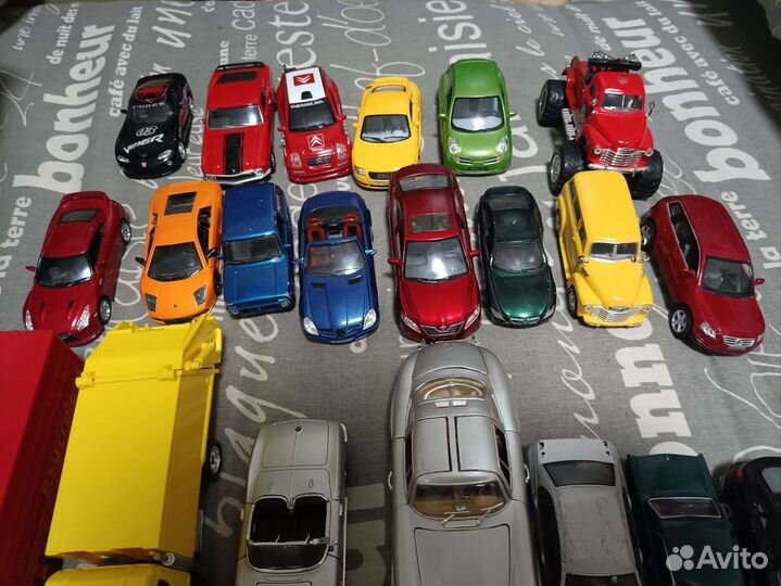 Металлические игрушечные машинки