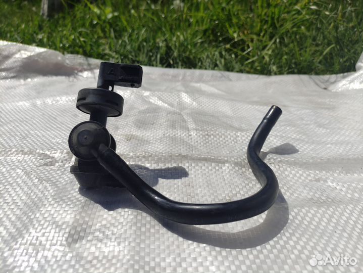 Тройник вакуумного усилителя Volvo S40