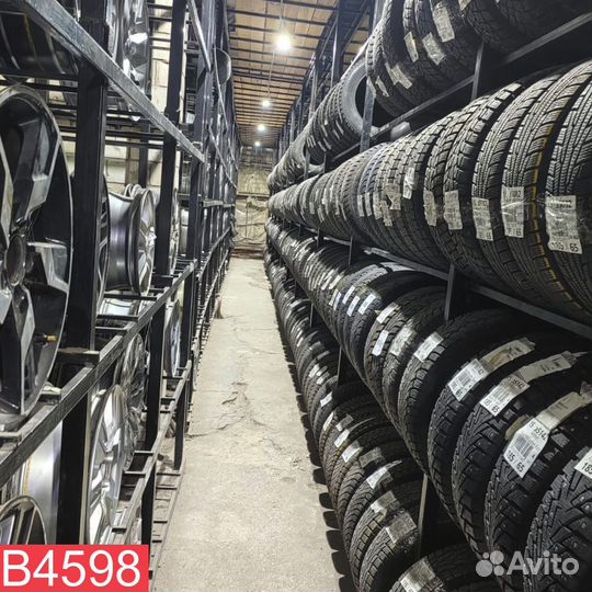 Nokian Tyres Hakkapeliitta R2 235/55 R20 97L