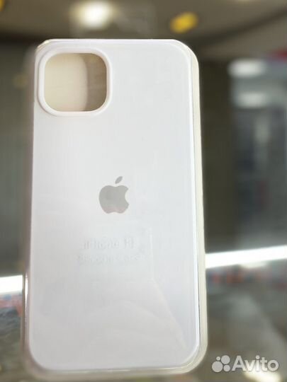 Чехол на iPhone 13 белый
