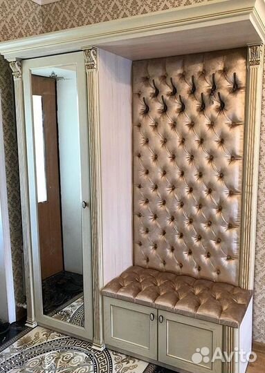 Прихожая со шкафом в классическом стиле