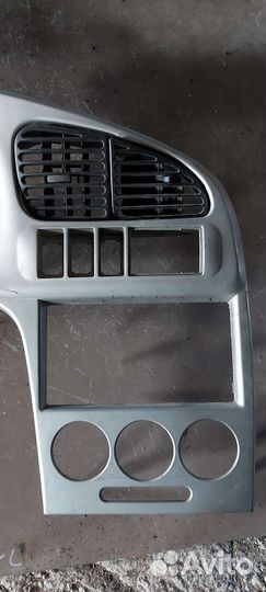 Центральная накладка Торпеда на Kia Shuma