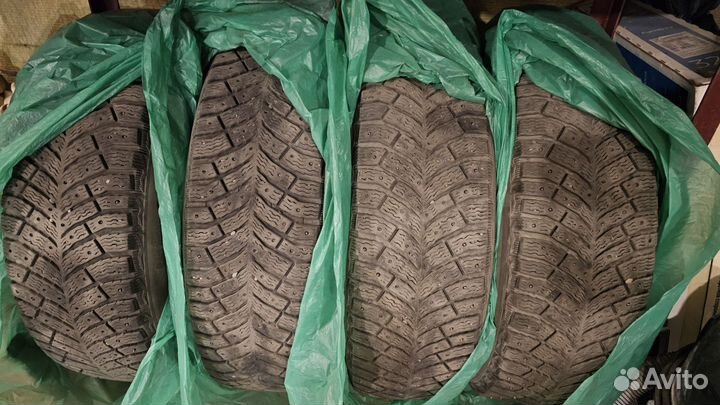 Michelin X-Ice North 4 215/65 R17