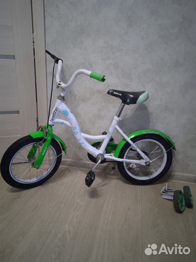 Детский велосипед с доп. колёсами