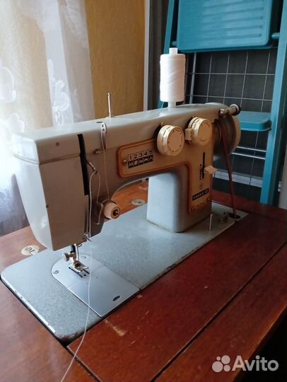 Швейная машина Чайка