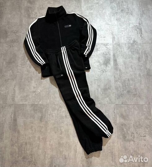 Спортивный костюм adidas