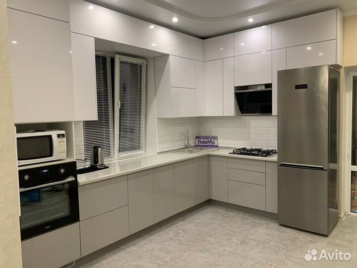 Кухонный гарнитур на заказ с техникой в стиле икеа