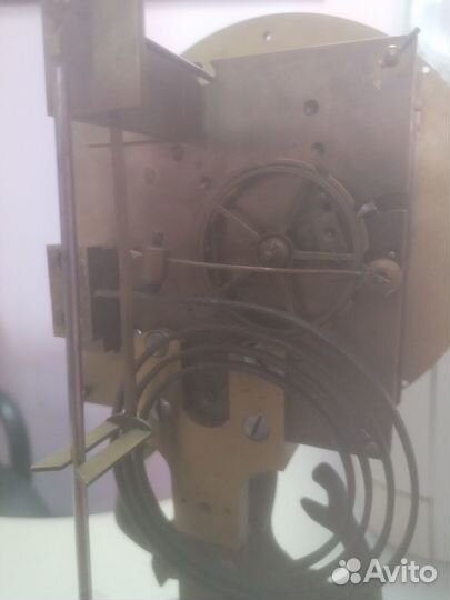 Часы Сollin на бронзовой статуе