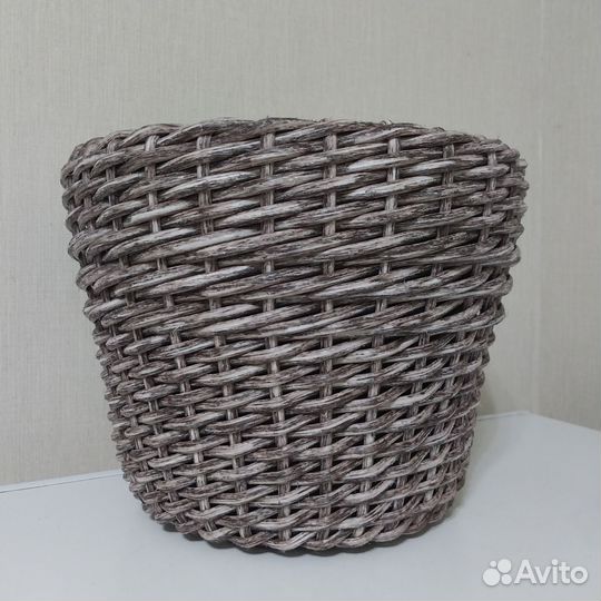 Кашпо из искусственного ротанга