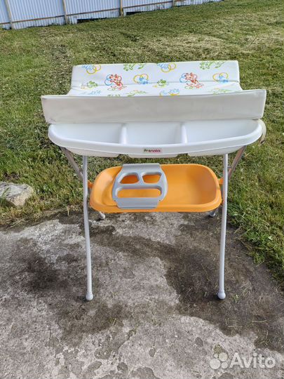 Пеленальный столик с ванночкой