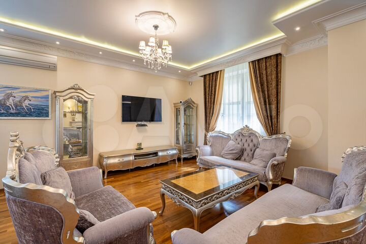 Коттедж 800 м² на участке 11 сот.